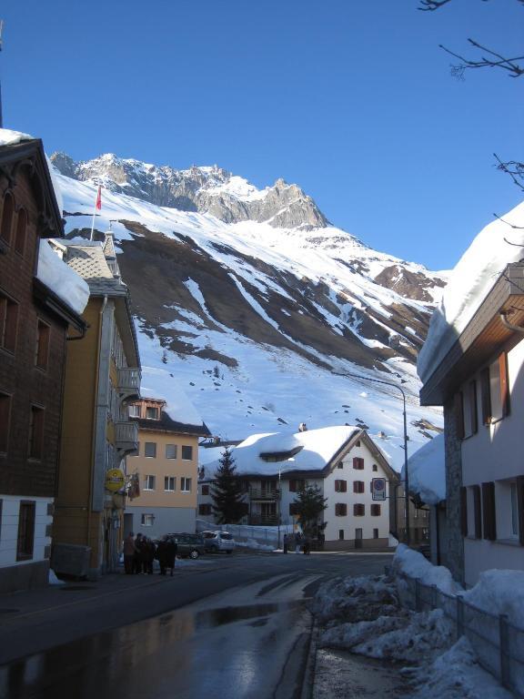 Hotel Des Alpes Realp エクステリア 写真