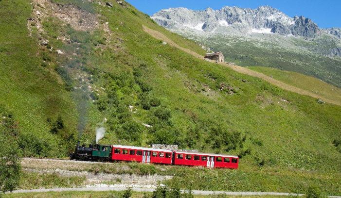 Hotel Des Alpes Realp エクステリア 写真