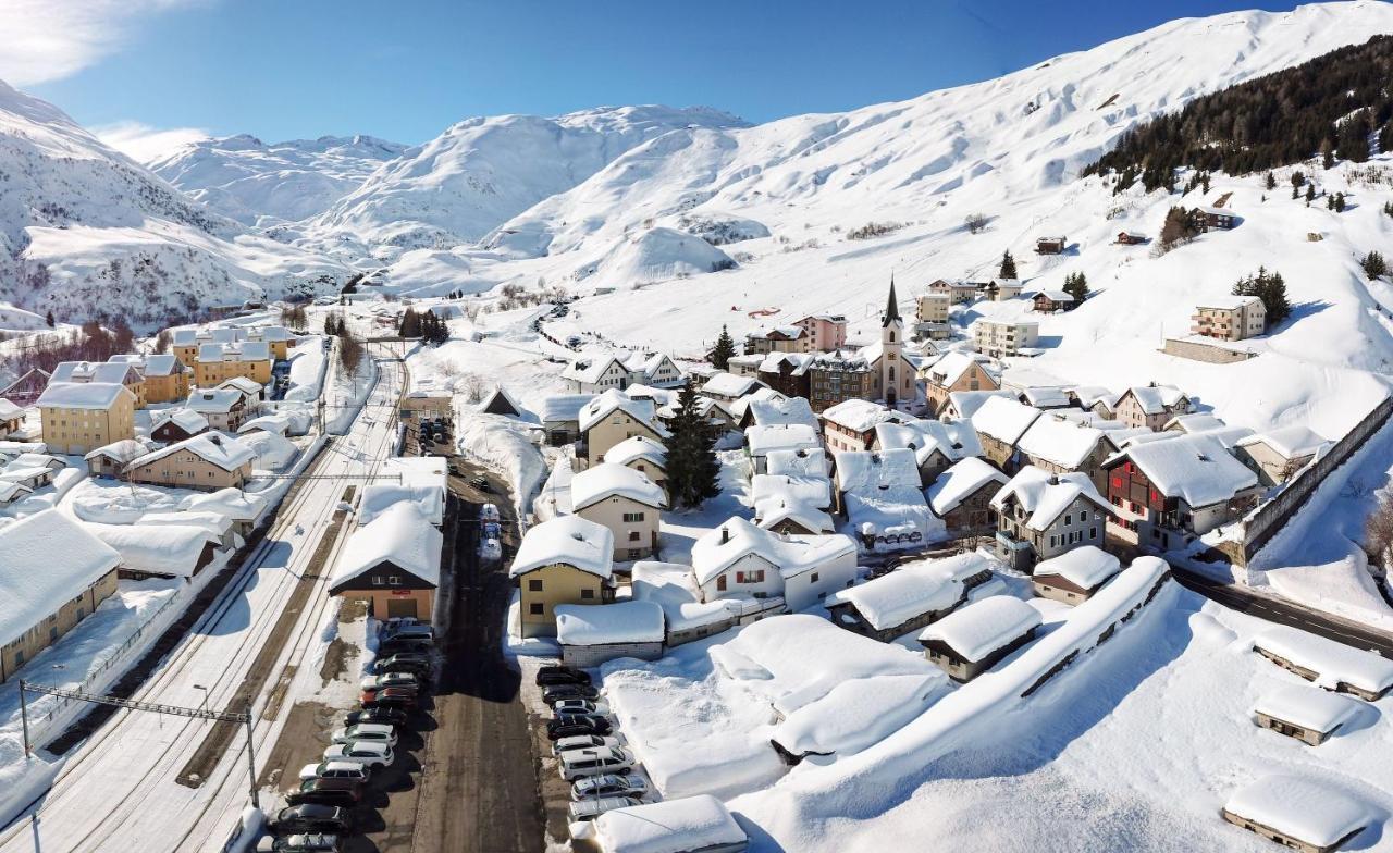 Hotel Des Alpes Realp エクステリア 写真